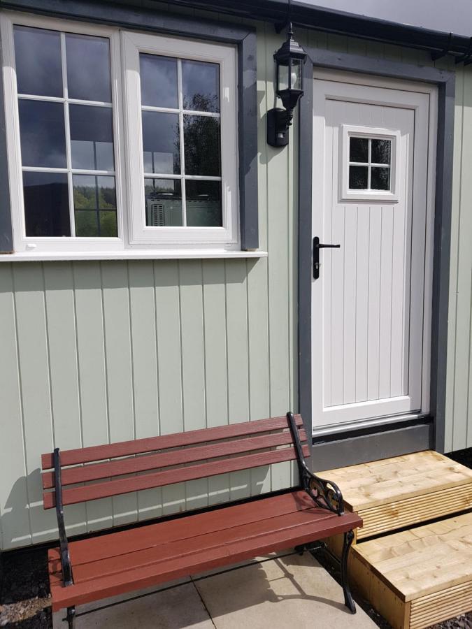 Wee Highland Hideaway Hut Villa ดัลมัลลีย์ ภายนอก รูปภาพ